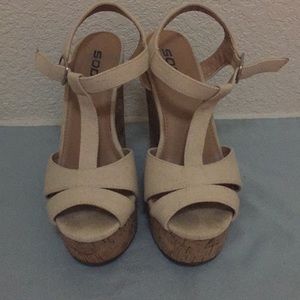 Nude wedges